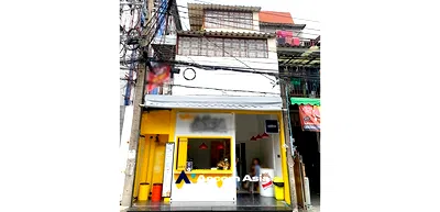เช่าทาวน์โฮม MRT สุขุมวิท : 🔼🔽 AccomA 📩  4 BR Townhouse in Khlong Toei Nuea (110185)