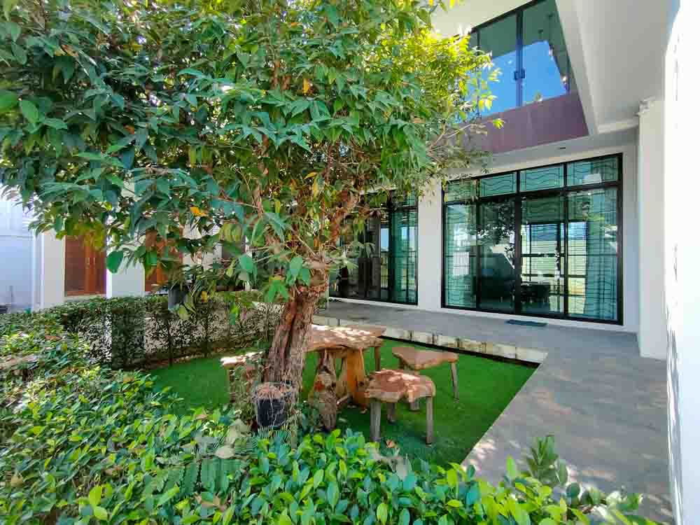 picture Modern-Style 4-Bedroom House with Bathtub, Just 10 Minutes to Chiang Mai Airport - 2/50