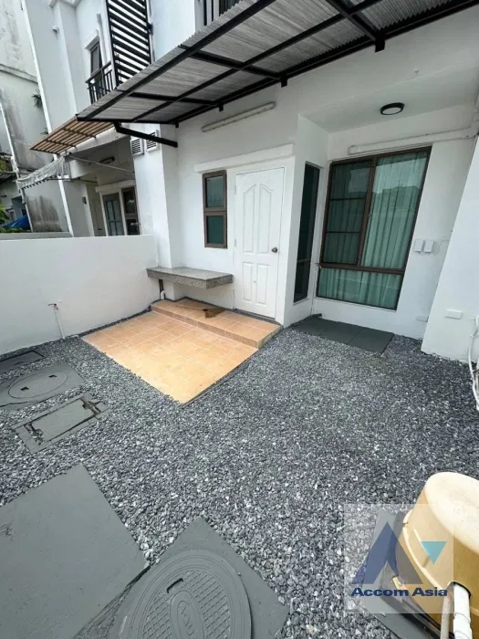 รูป 🔼🔽 AccomA 📩 Townhouse in a private project with backyard and pet-friendly policy (13001080) - รูปที่ 1/18