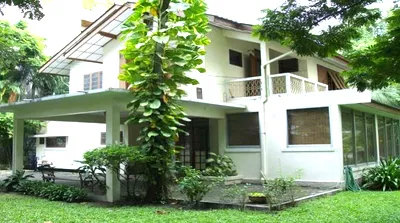 เช่าบ้านเดี่ยว ถนนสีลม : 🔼🔽 AccomA 📩  3 BR House in Thung Maha Mek (9006303)