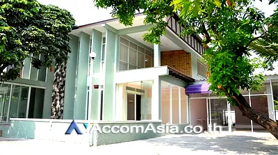 Houses for rent BTS Thong Lo (Thong Lor) : 🔼🔽 AccomA 📩 Home Office 3 BR House in Phra Khanong Nuea (AA14855)