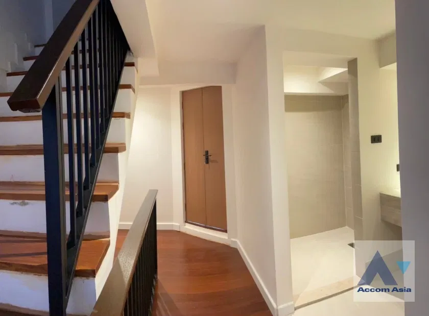 picture 🔼🔽 AccomA 📩  3 BR Townhouse in Khlong Toei Nuea (AA43136) - 16/20