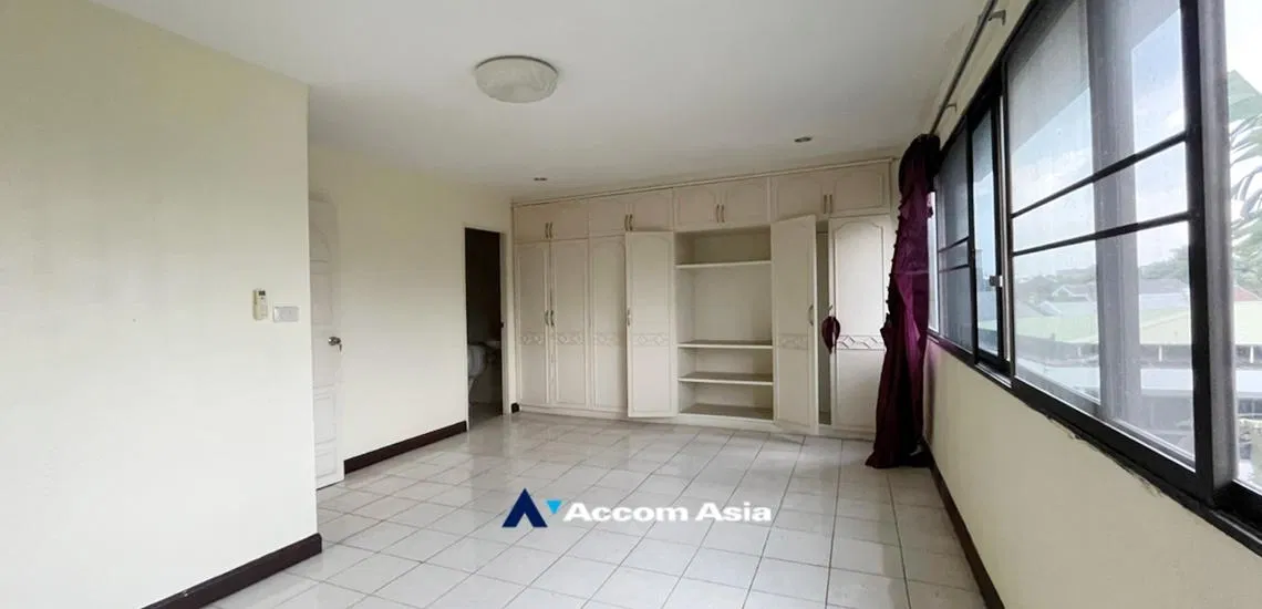 รูป 🔼🔽 AccomA 📩 Classic townhome with full built-ins in central Thonglor location (13000542) - รูปที่ 10/18