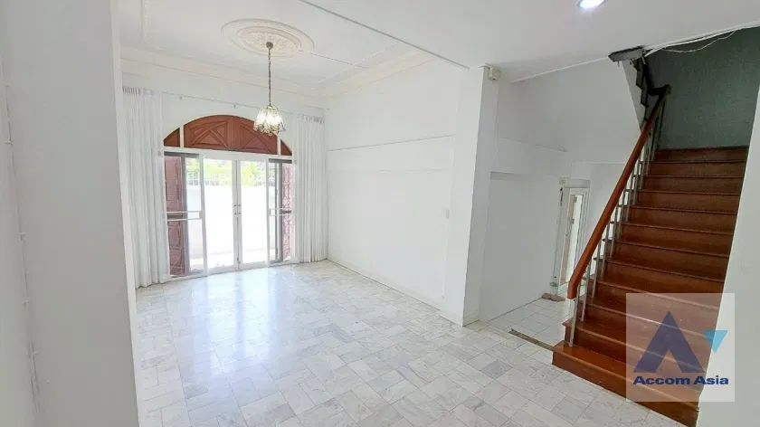 picture 🔼🔽 AccomA 📩 Home Office 5 BR Townhouse in Khlong Ton Nuea (AA44069) - 7/20