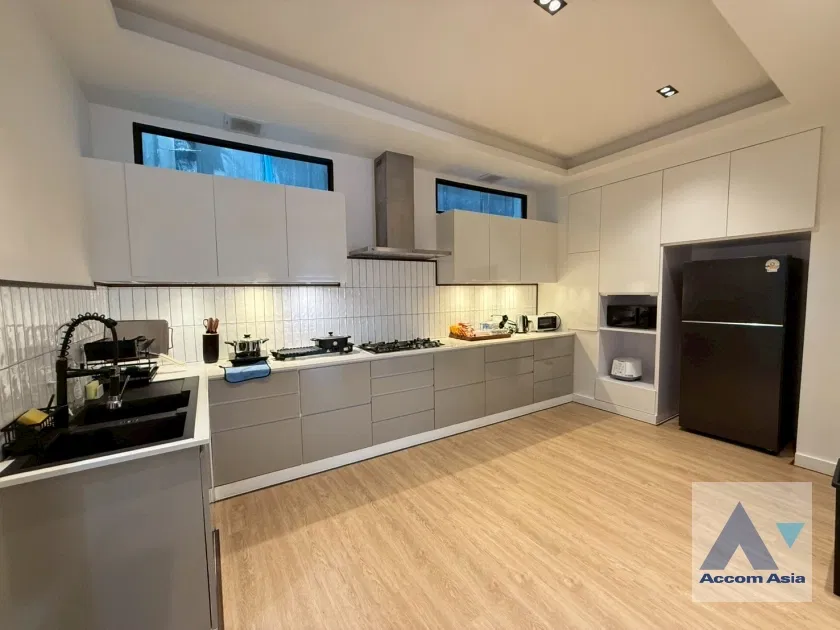 picture 🔼🔽 AccomA 📩  4 BR Townhouse in Khlong Ton Nuea (AA43819) - 5/20