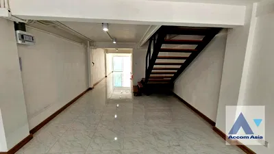 เช่าทาวน์โฮม พระโขนงใต้ : 🔼🔽 AccomA 📩 Newly renovated,Home Office 1 BR Townhouse in Bang Chak (AA43371)
