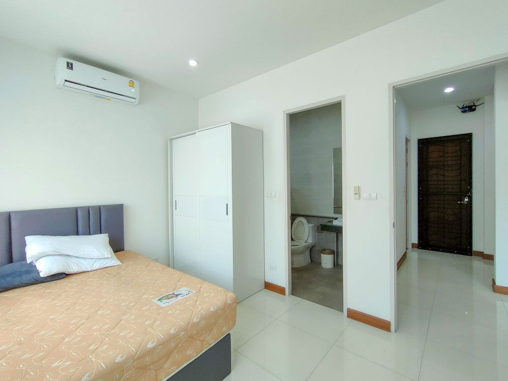 picture Modern-Style 4-Bedroom House with Bathtub, Just 10 Minutes to Chiang Mai Airport - 18/50