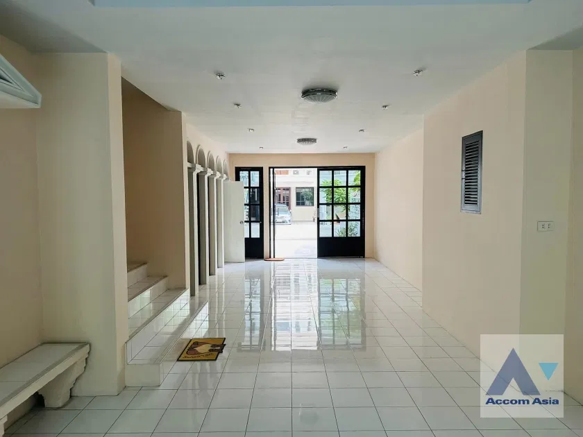picture 🔼🔽 AccomA 📩 Pet friendly,Home Office 3 BR Townhouse @Chicha Castle (1818447) - 3/14