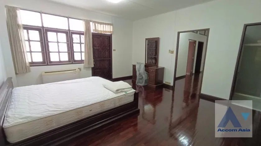 picture 🔼🔽 AccomA 📩  3 BR House in Khlong Toei Nuea (4004001) - 19/20