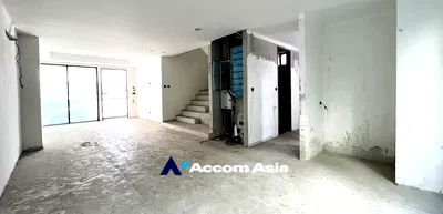 ทาวน์โฮม สุขุมวิท ตอนกลาง : 🔼🔽 AccomA 📩 Pet friendly 4 BR Townhouse @Moon Terrace Village (AA32936)