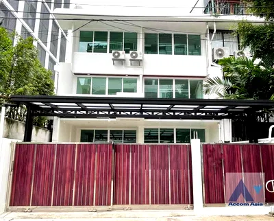 Townhouses for rent Srinakharinwirot University Prasanmit Campus : 🔼🔽 AccomA 📩 Home Office 3 BR Townhouse in Thung Maha Mek (AA41833)