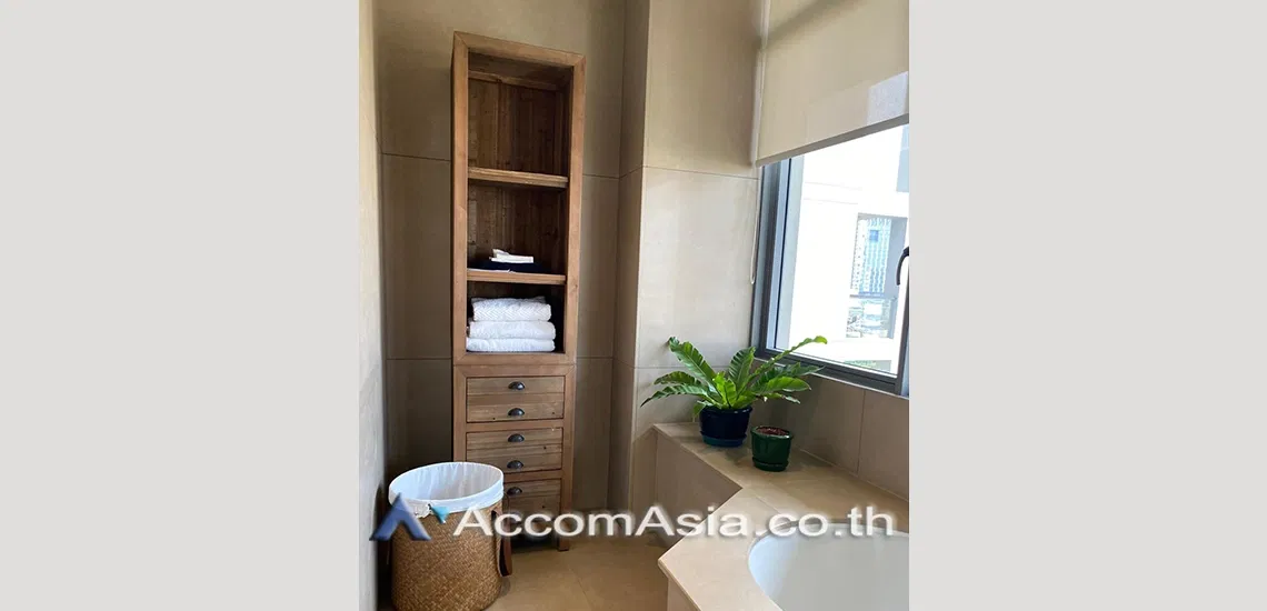 รูป 🔼🔽 AccomA 📩  Modern condominium with warm interiors and greenery views in Sathorn (AA22687) - รูปที่ 10/11