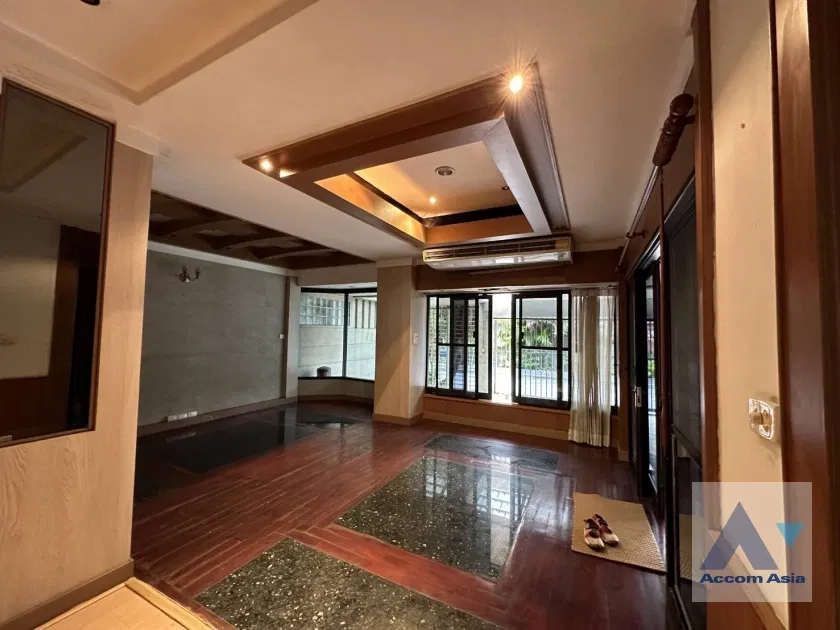 รูป 🔼🔽 AccomA 📩 Unique house with vaulted ceiling and classic wood accents (13001642) - รูปที่ 2/11