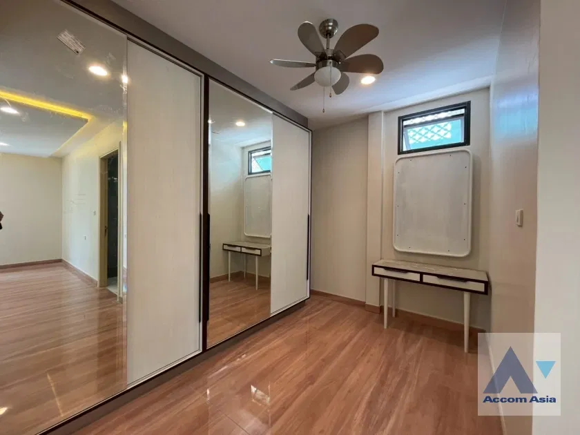 รูป 🔼🔽 AccomA 📩 Newly renovated,Common Pool 4 BR Townhouse @KLANG Nivas (AA43546) - รูปที่ 9/20
