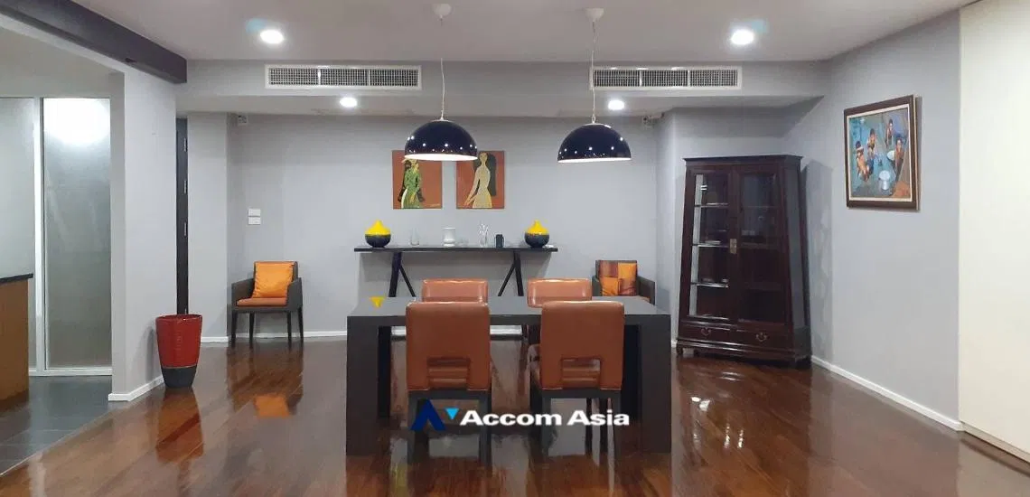 picture 🔼🔽 AccomA 📩 Spacious condominium with polished wood floors and city balcony at Silver Heritage Condominium (1510548) - 5/19