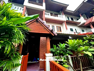 ทาวน์โฮม ม.ศรีนครินทรวิโรฒ วิทยาเขตประสานมิตร : 🔼🔽 AccomA 📩  4 BR Townhouse @Villa 49 (1817514)