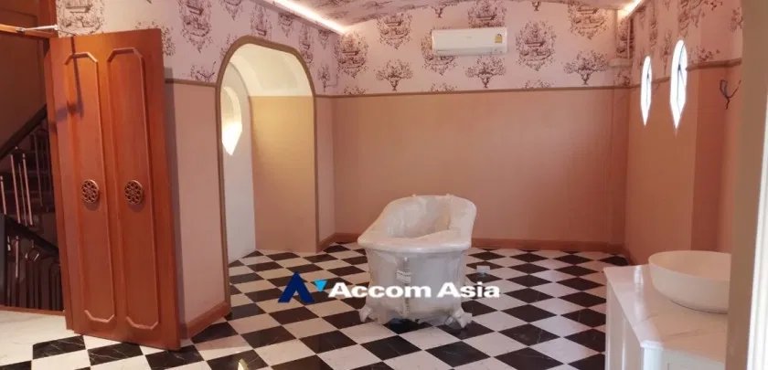 picture 🔼🔽 AccomA 📩  3 BR Townhouse in Khlong Ton Nuea (AA26641) - 11/20