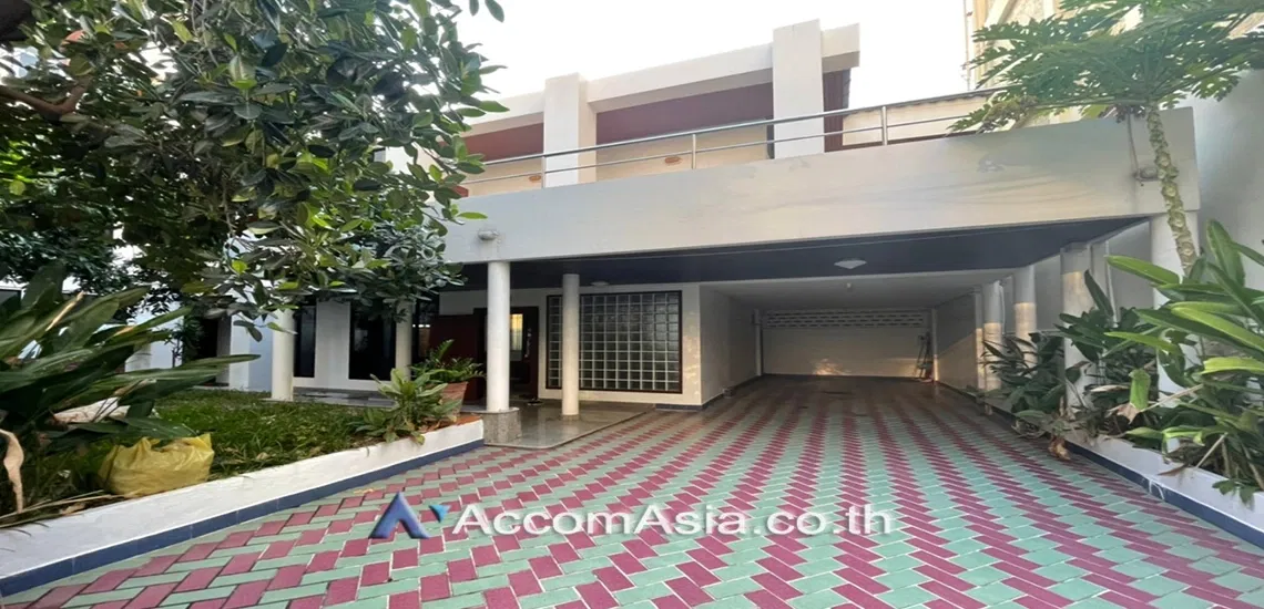 picture 🔼🔽 AccomA 📩 Home Office 3 BR House in Khlong Toei Nuea (AA18538) - 1/19