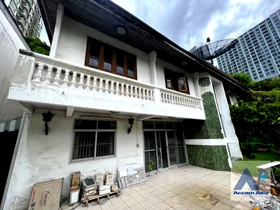 เช่าบ้านเดี่ยว พร้อมพงษ์ : 🔼🔽 AccomA 📩  4 BR House in Klong Tan (AA40873)
