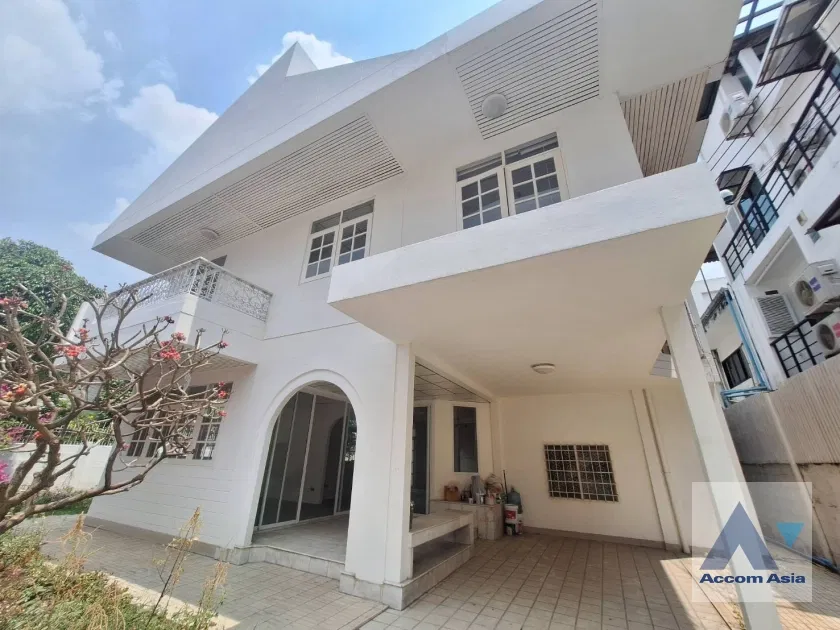 picture 🔼🔽 AccomA 📩 2-Storey Detached House for Rent and Sale | Perfect for Renovation in Sathorn (AA17365) - 4/17