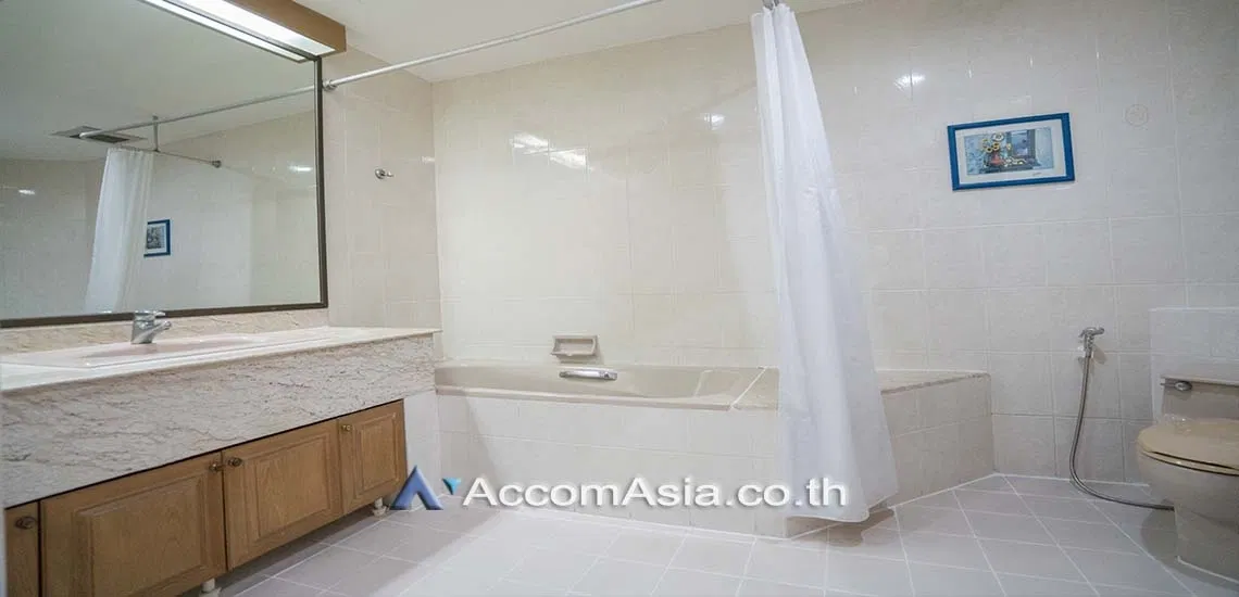 รูป 🔼🔽 AccomA 📩 Classic-style condo with light-filled interiors and city views (AA28974) - รูปที่ 9/12