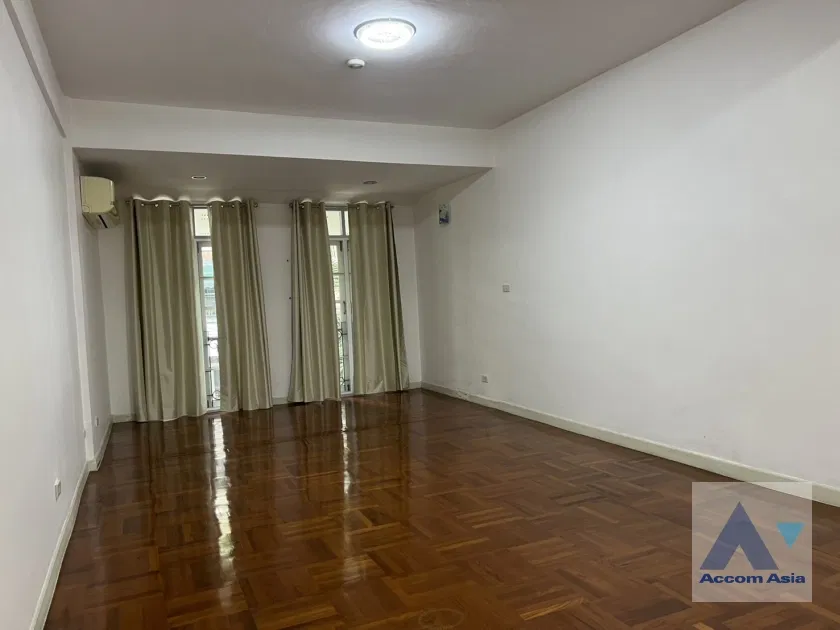 รูป 🔼🔽 AccomA 📩 Fully Furnished,Home Office,Pet friendly 4 BR Townhouse in Thung Maha Mek (AA43939) - รูปที่ 11/16