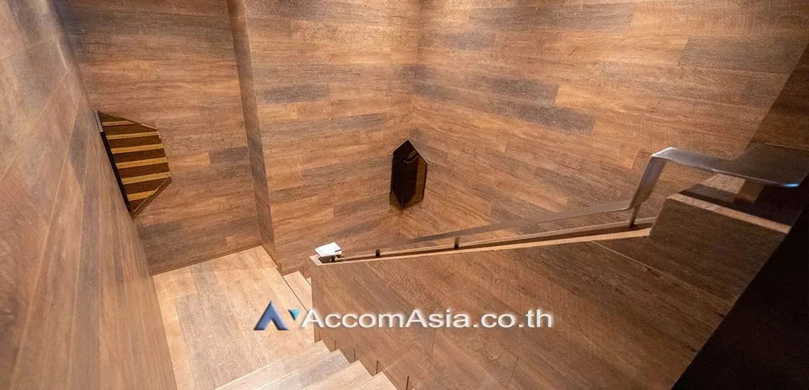 รูป 🔼🔽 AccomA 📩 Duplex Condo,Fully Furnished 3 BR Condominium @Noble Ploenchit (AA25140) - รูปที่ 8/14