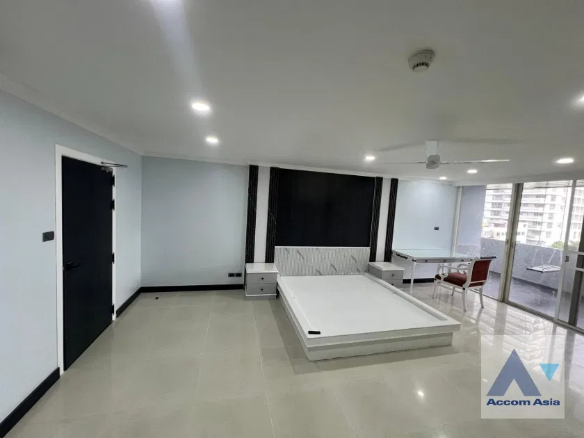 picture 🔼🔽 AccomA 📩 Modern condo in Sukhumvit with warm tones and airy layout (AA17280) - 18/20