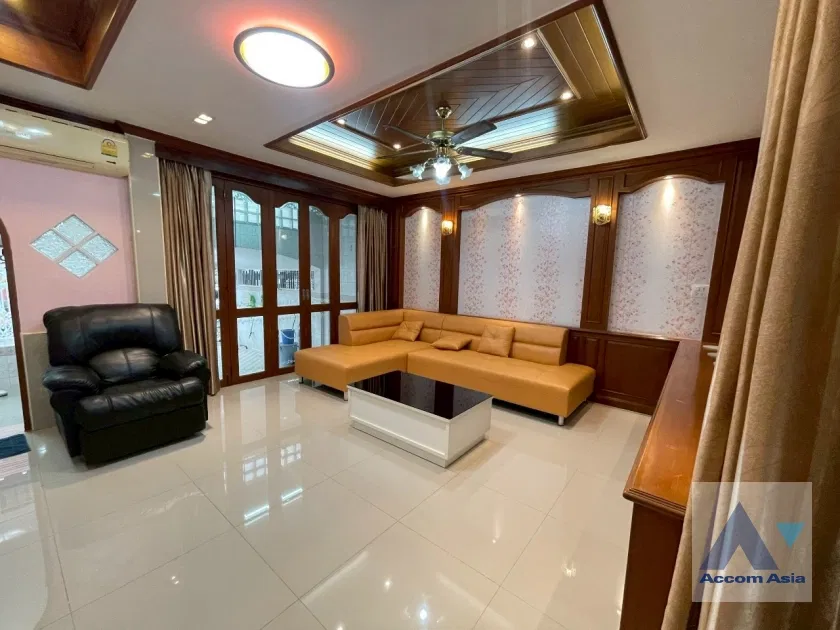 รูป 🔼🔽 AccomA 📩 Warm and Timeless Home with Rich Wood Interior in Sathorn (AA18380) - รูปที่ 2/20