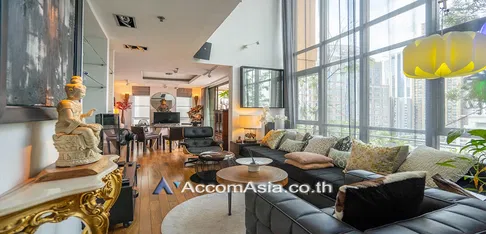 🔼🔽 AccomA 📩 Artistic duplex-style unit with greenery views in Ploenchit (AA30897)