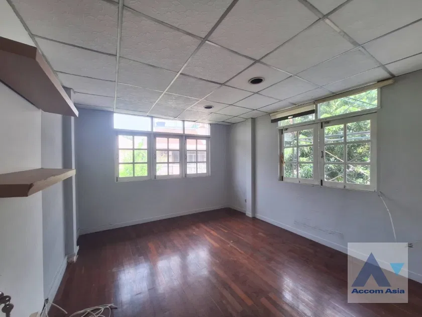 รูป 🔼🔽 AccomA 📩 2-Storey Detached House for Rent and Sale | Perfect for Renovation in Sathorn (AA17365) - รูปที่ 11/17