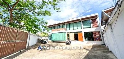 บ้านเดี่ยว ซอยปรีดี พนมยงค์ (สุขุมวิท 71) : 🔼🔽 AccomA 📩  Elegant Modern-European Home with Entertaining Space  (1720910)