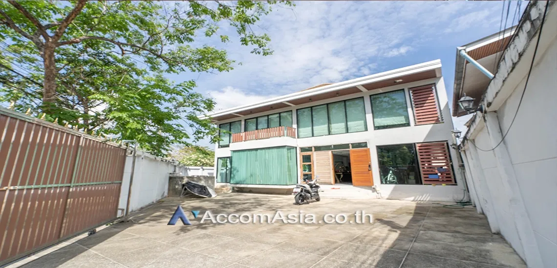 รูป 🔼🔽 AccomA 📩  Elegant Modern-European Home with Entertaining Space  (1720910) - รูปที่ 1/17