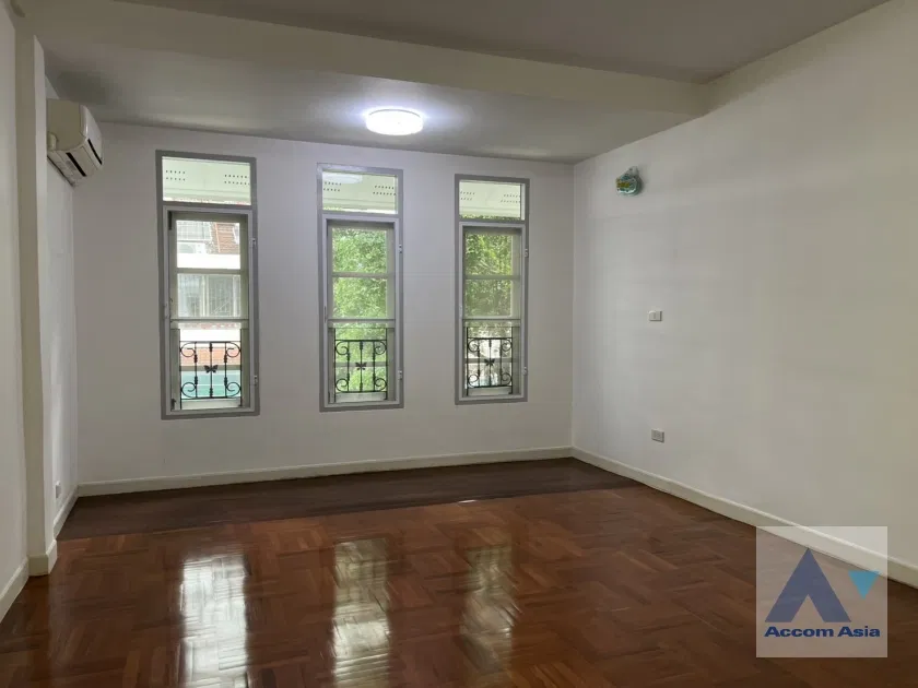 รูป 🔼🔽 AccomA 📩 Fully Furnished,Home Office,Pet friendly 4 BR Townhouse in Thung Maha Mek (AA43939) - รูปที่ 10/16