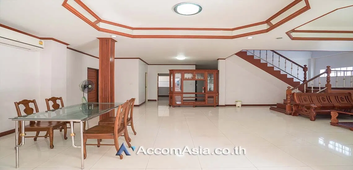 รูป 🔼🔽 AccomA 📩 Traditional detached house with ample space in Sukhumvit (1718960) - รูปที่ 3/13