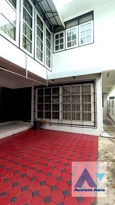 เช่าบ้านเดี่ยว ถนนเพชรบุรี กรุงเทพฯ : 🔼🔽 AccomA 📩  3 BR House in Khlong Toei Nuea (4004001)