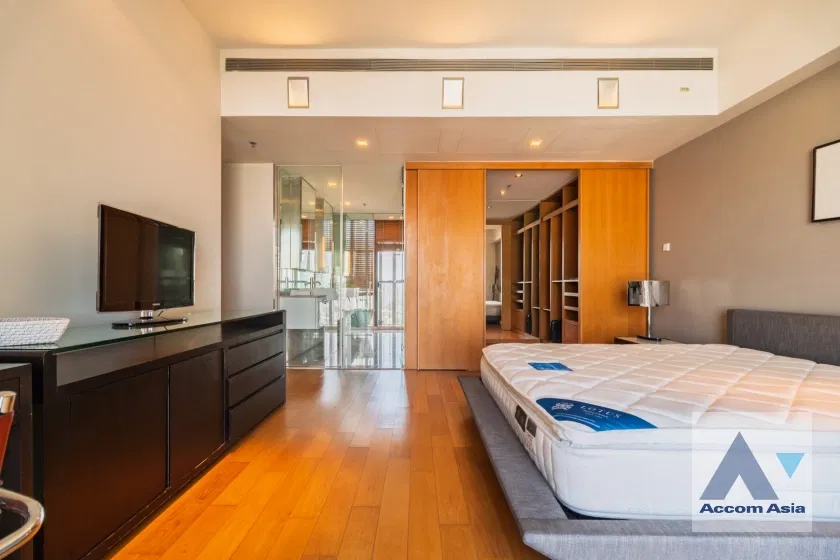 รูป 🔼🔽 AccomA 📩 Modern condo with glass walls and wooden built-ins (1518394) - รูปที่ 14/20