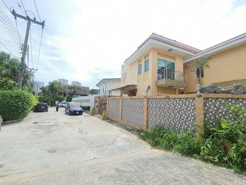 picture 2.5-storey pool villa for sale, Matchanu Intersection, Pattaya, Jomtien Palace - 1/20