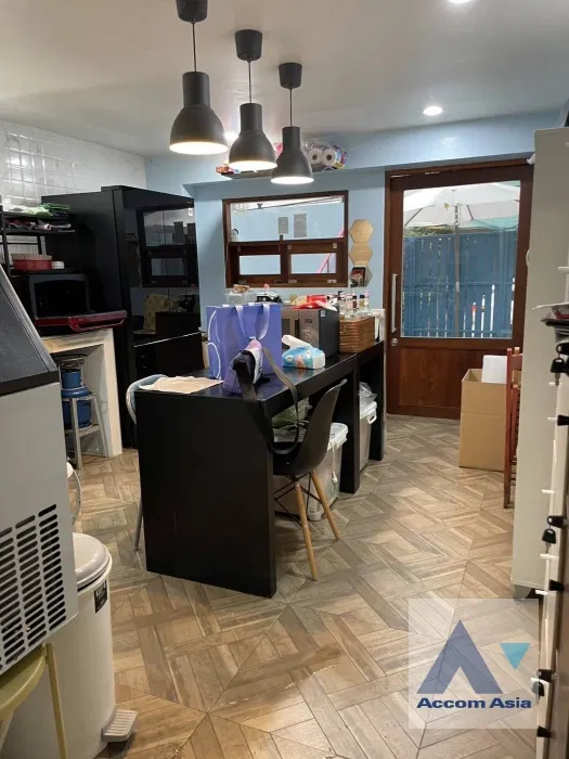 รูป 🔼🔽 AccomA 📩  3 BR Townhouse in Khlong Ton Nuea (AA16702) - รูปที่ 11/17