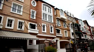 เช่าทาวน์โฮม ม.ศรีนครินทรวิโรฒ วิทยาเขตประสานมิตร : 🔼🔽 AccomA 📩  4 BR Townhouse @Yenakart Residence (120057)
