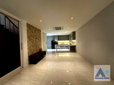 บ้านเดี่ยว เขตวัฒนา : 🔼🔽 AccomA 📩  Elegant home with warm minimalist interiors in Baan Klang Krung Thonglor (AA20983)