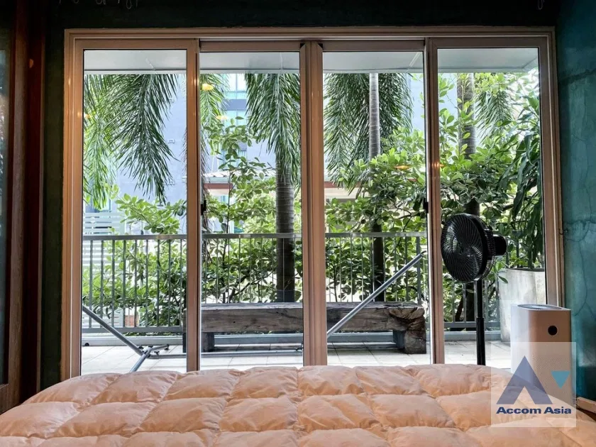 picture 🔼🔽 AccomA 📩  Modern home with bright blue interiors at Urbana Sukhumvit 15 (AA39741) - 16/20