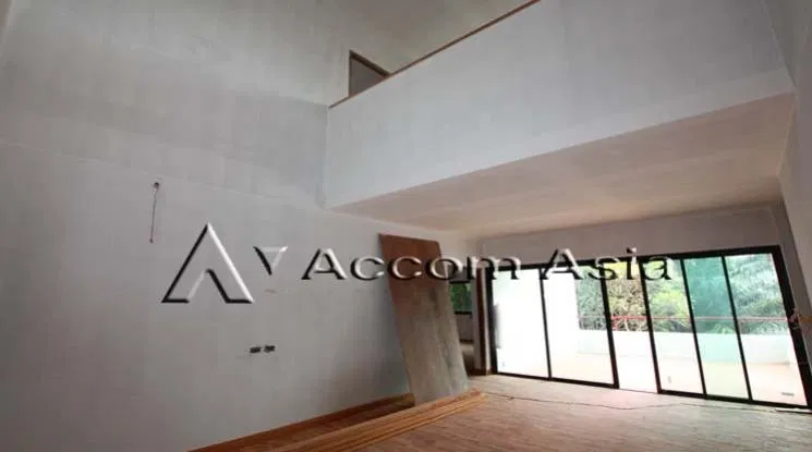 รูป 🔼🔽 AccomA 📩 Spacious house with large windows and renovation potential (1917732) - รูปที่ 2/9