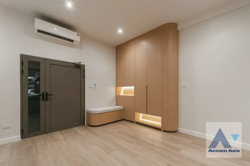 picture 🔼🔽 AccomA 📩 Newly renovated,Pet friendly 5 BR Townhouse @Regent 71 (AA43782) - 10/13