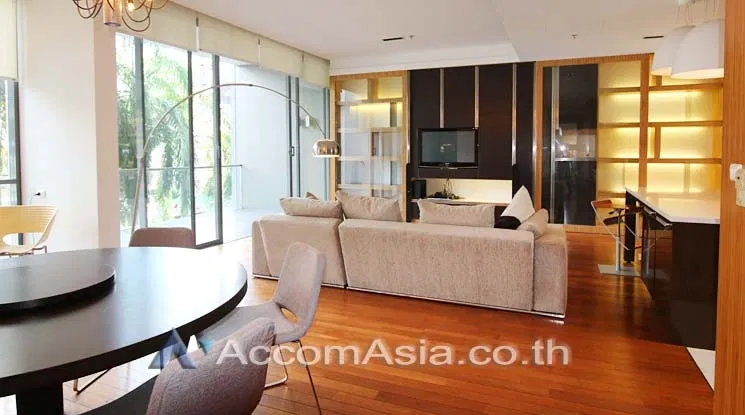 picture 🔼🔽 AccomA 📩 Elegant condo with warm tones and built-in features (1512069) - 2/13