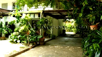 เช่าบ้านเดี่ยว ซอยทองหล่อ (สุขุมวิท 55) : 🔼🔽 AccomA 📩  3 BR House in Khlong Ton Nuea (90250)