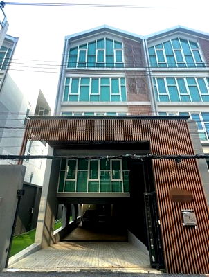 Office for rent BTS Punnawithi : FOR RENT  OFFICE PROPERTY  100000 BAHT per MONTH
