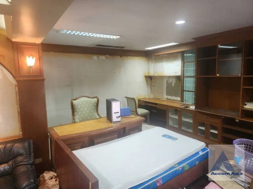 picture 🔼🔽 AccomA 📩 Detached House with Private Courtyard and Large Balcony (AA36350) - 7/10