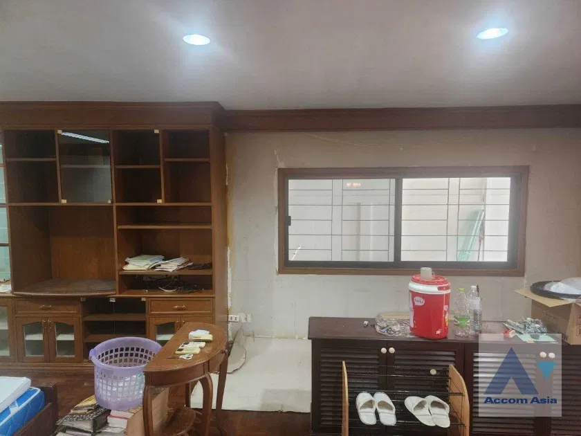 picture 🔼🔽 AccomA 📩 Detached House with Private Courtyard and Large Balcony (AA36350) - 4/10