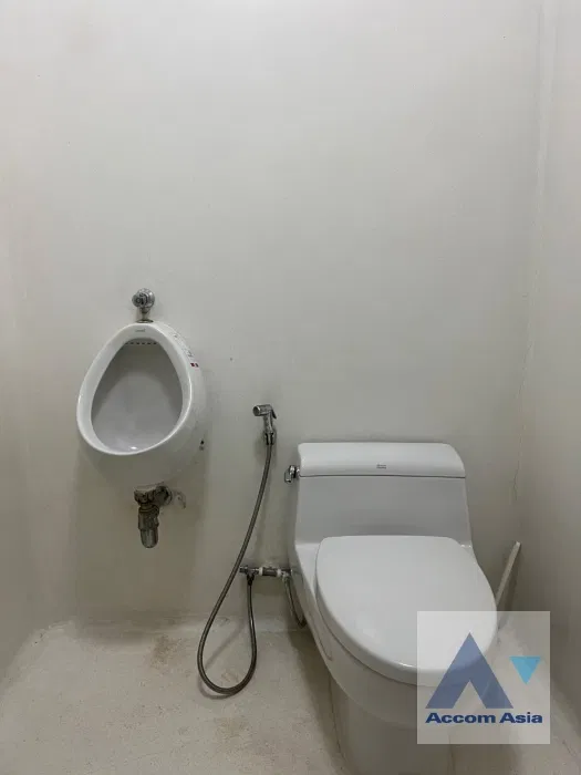รูป 🔼🔽 AccomA 📩 Fully Furnished,Home Office,Pet friendly 4 BR Townhouse in Thung Maha Mek (AA43939) - รูปที่ 16/16